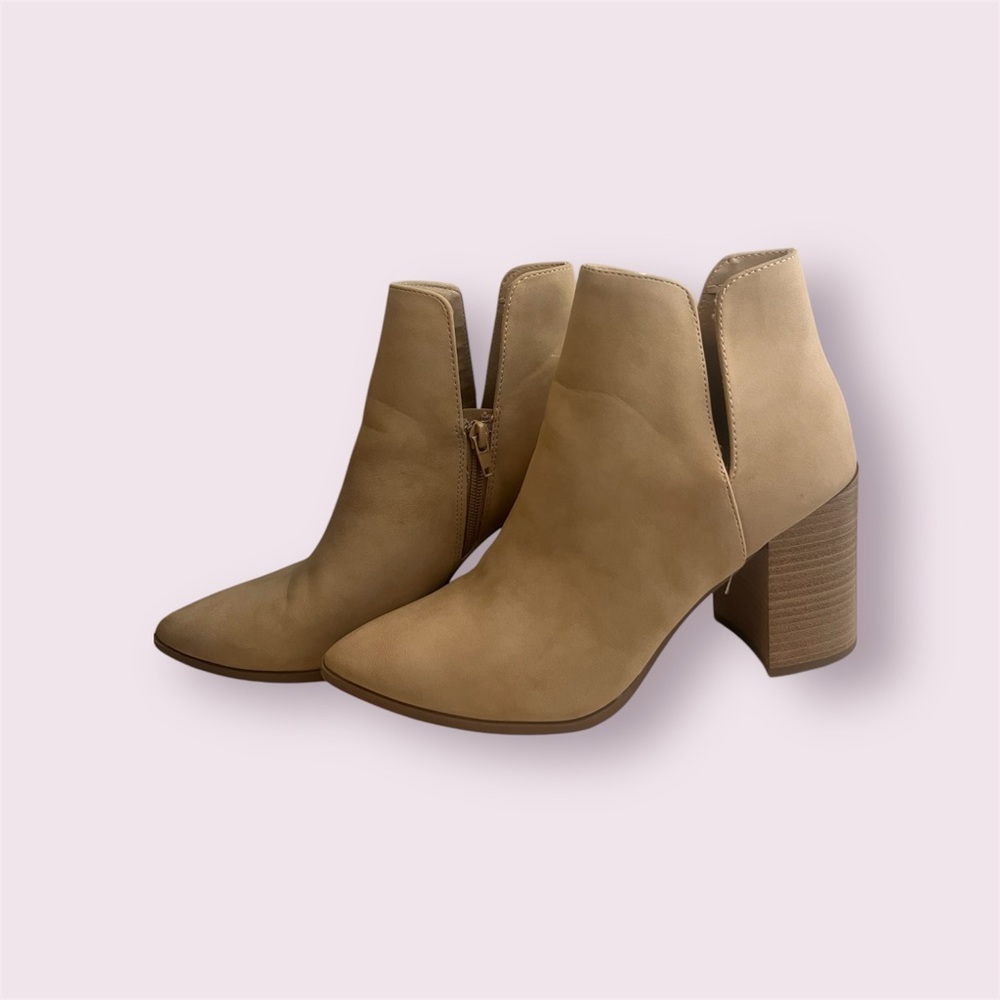 Women’s wedged boots